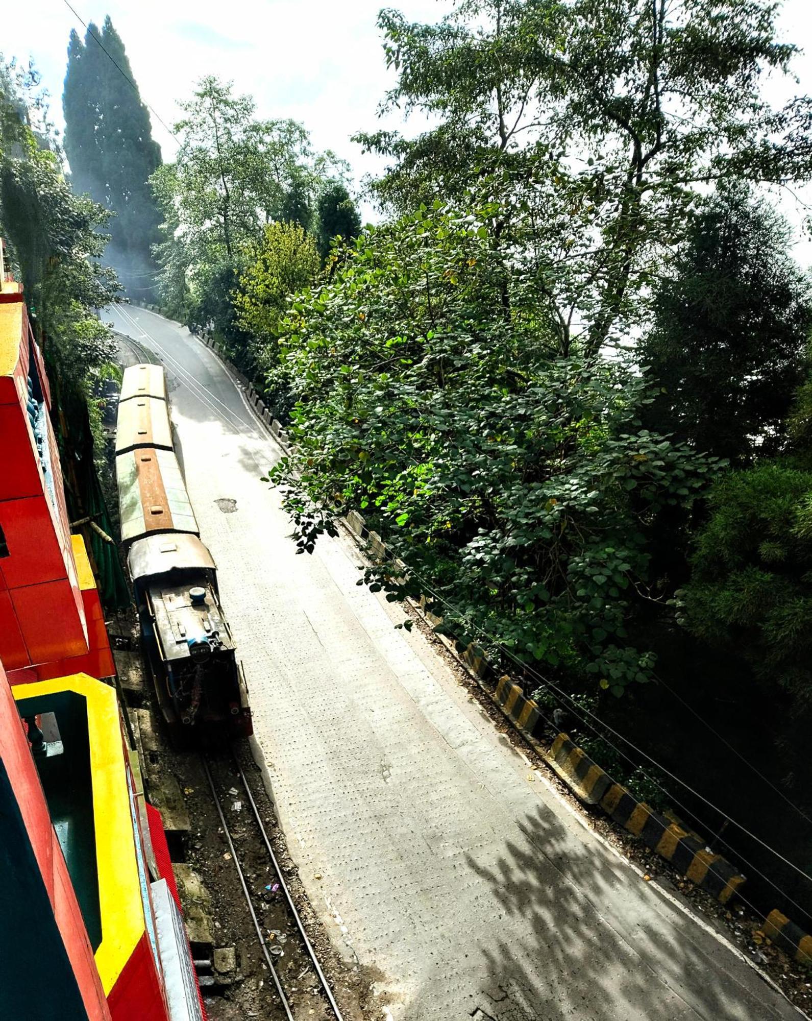Hidden Monkey Backpackers Darjeeling, Batasia 다르질링 외부 사진